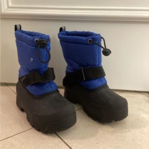 Kids snow boots size 10